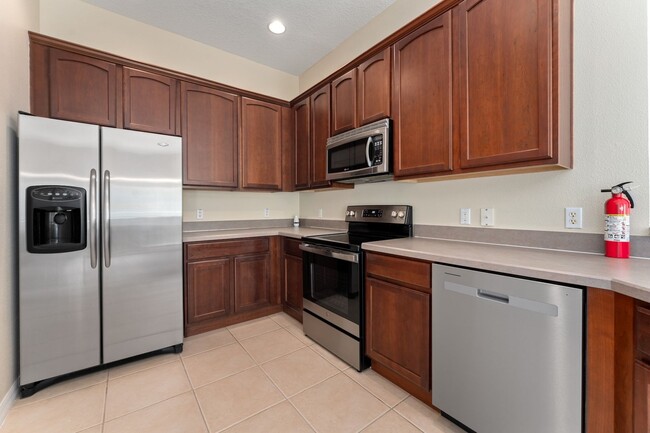 Foto del edificio - Nice 2/2 Condo w/Garage in Villas of East ...
