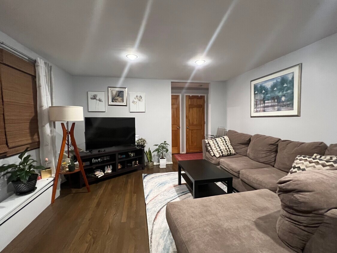 Living room - 72 Clark Ct