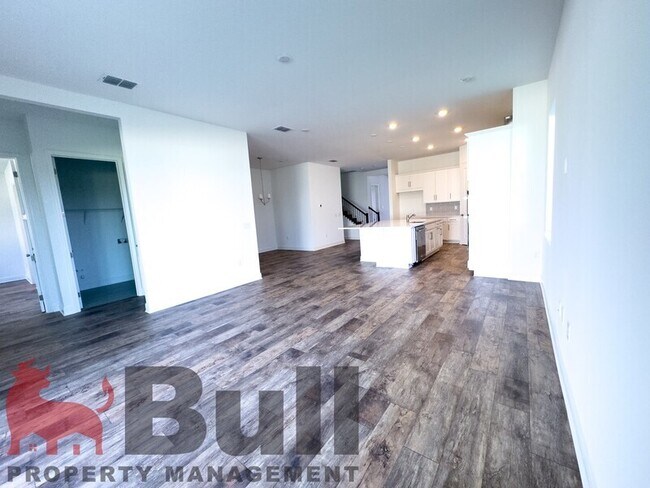 Foto del edificio - 13239 McMillan Dr