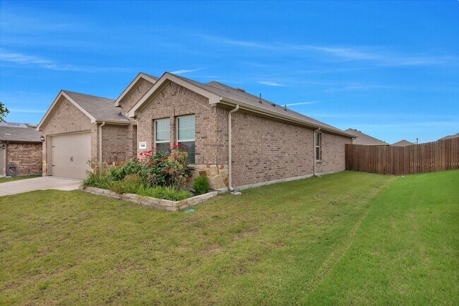 Building Photo - Royce City Home