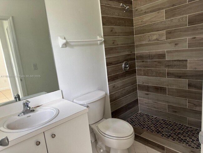 Building Photo - 1490 NE 33rd Ave