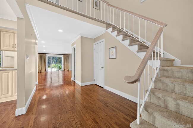 Building Photo - 7 Meadowood Dr