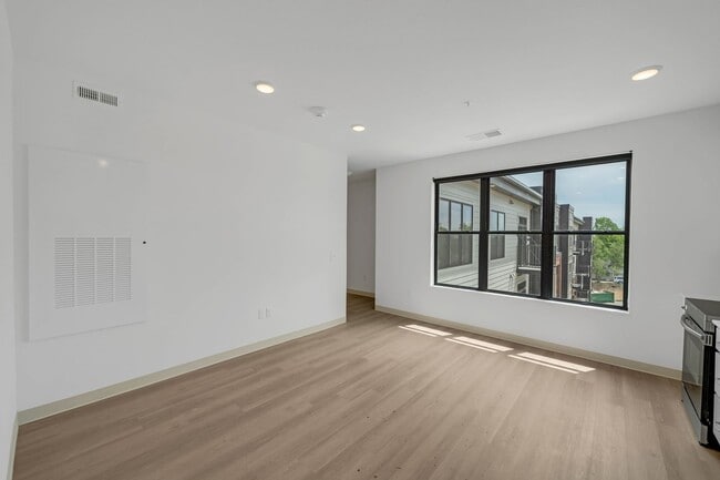 Interior Photo - The Windsor - Windsor Heights