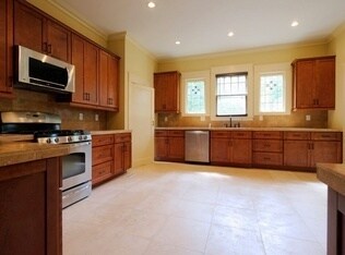 Building Photo - Recently Remodeled Home In Washington Park!