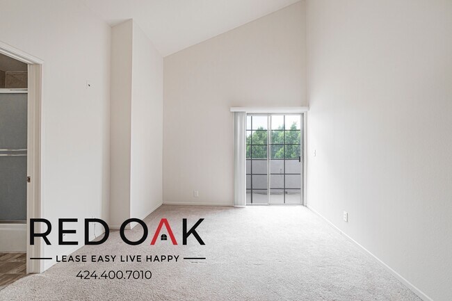 Building Photo - 4651 Cahuenga Blvd