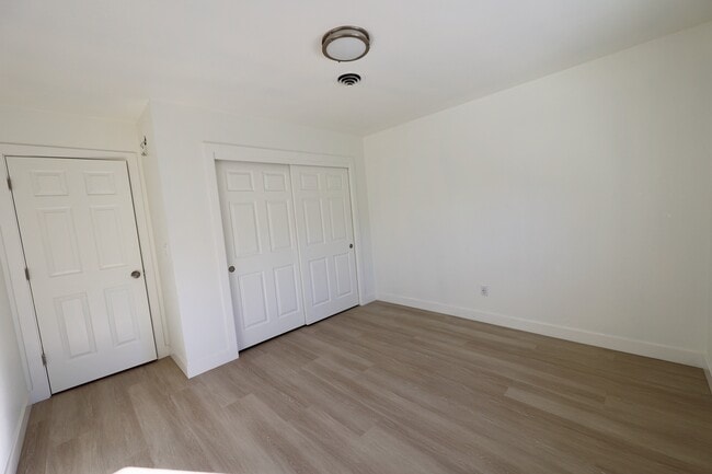 Building Photo - 761 Almond St
