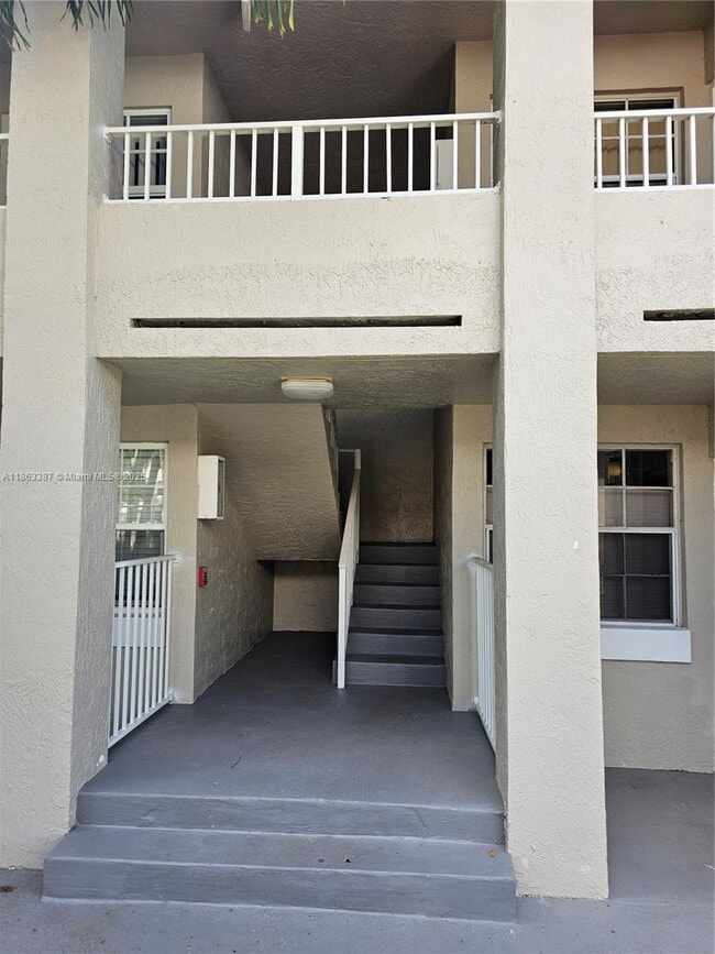Building Photo - 2811 N Oakland Forest Dr