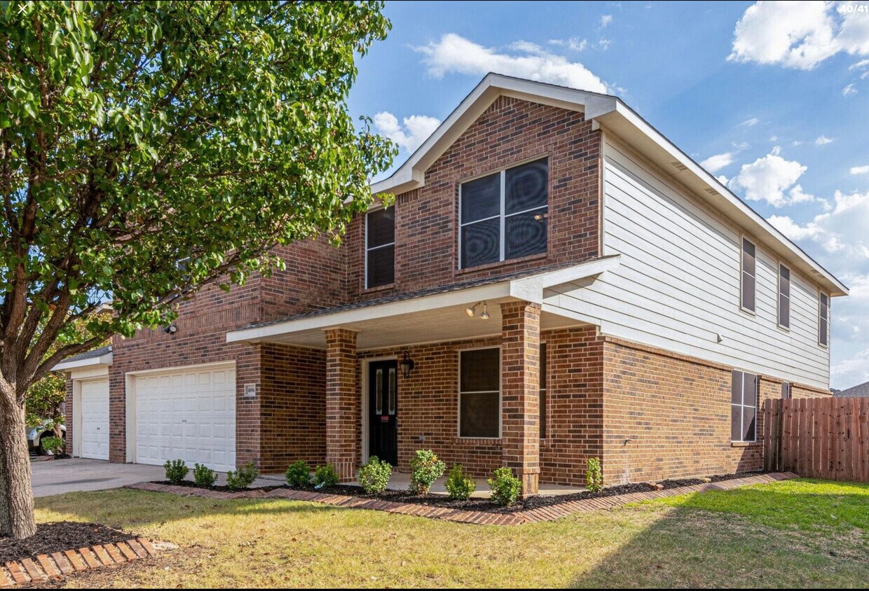 Foto principal - 4880 Trail Hollow Dr
