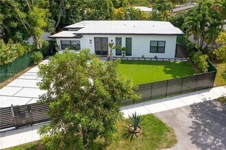 Building Photo - 1320 N Biscayne Point Rd