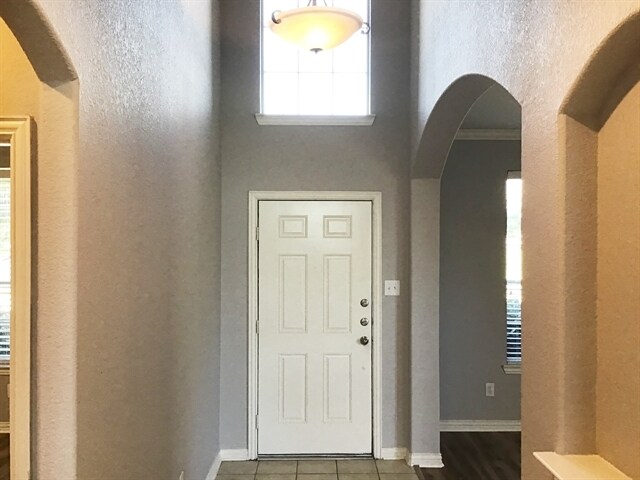 Building Photo - 13564 Saddlewood Drive