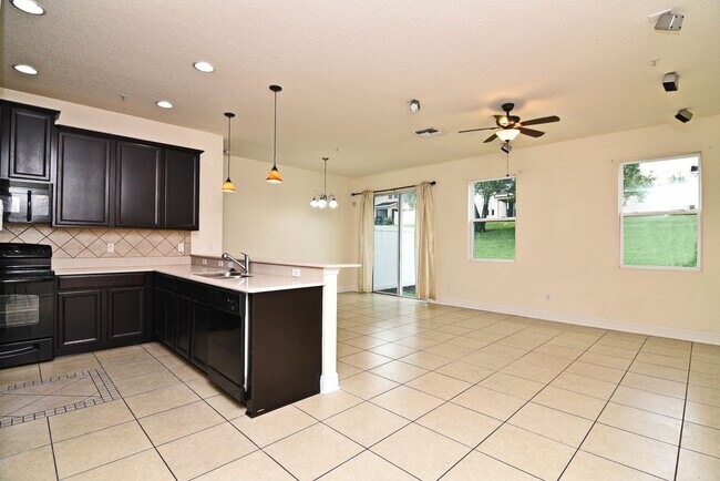 Foto del edificio - Lovely Town Home Available