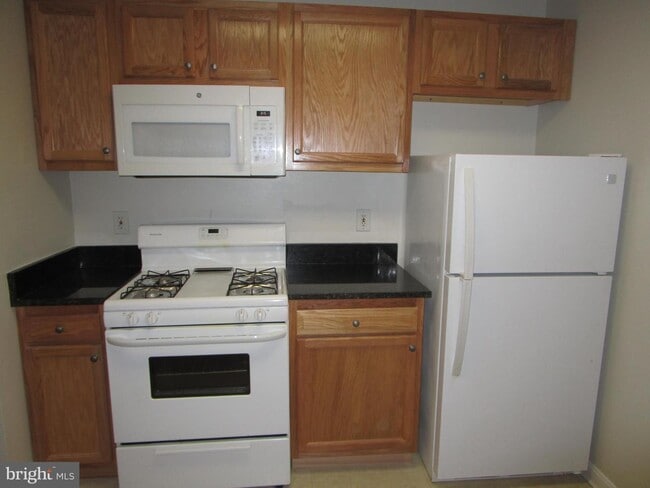 Building Photo - 6510 Lake Park Dr