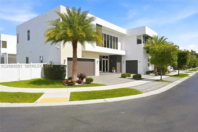 Building Photo - 7525 NW 103rd Pl