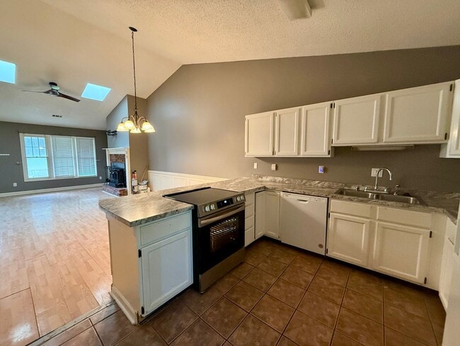 Foto del edificio - 1401 Elmdale Pl