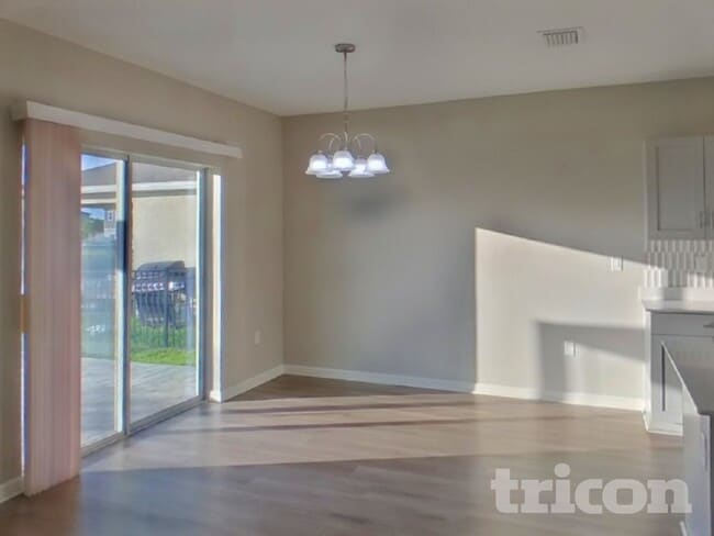 Building Photo - 5475 Summer Sunset Dr