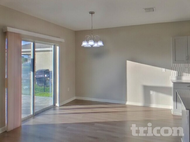 Foto del edificio - 5475 Summer Sunset Dr