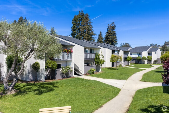 Exterior - Emerald Bay Apartments