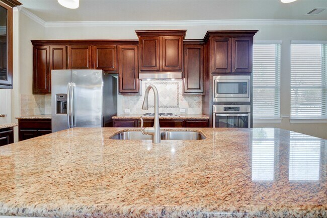 Foto del edificio - 1423 Upland Orchard Dr