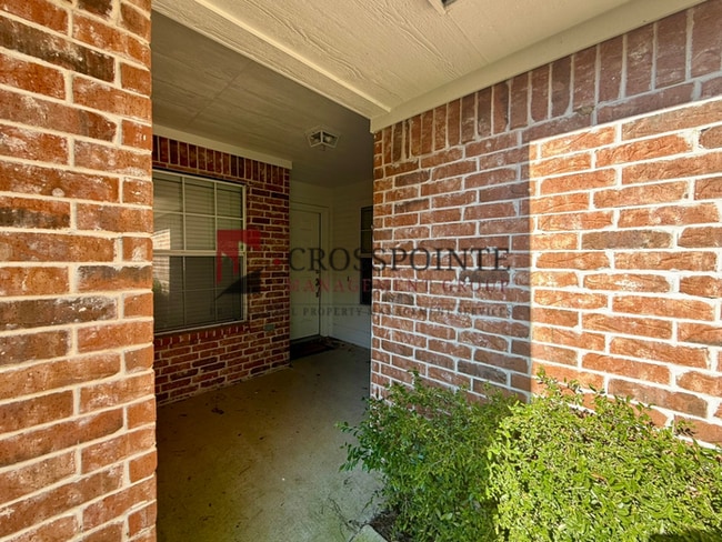Building Photo - Coming Soon! 3 Bedroom 2 Bathroom Duplex in Flint!