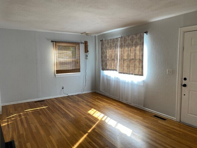 Foto del edificio - Beautiful 3 bed/2 bath On South Hill!