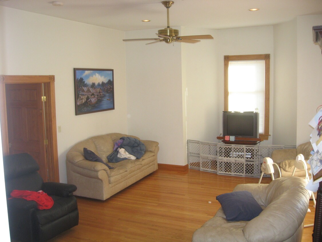 Primary Photo - 10 Warren St