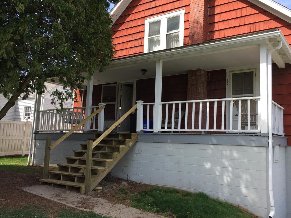 Primary Photo - 100 Oak St