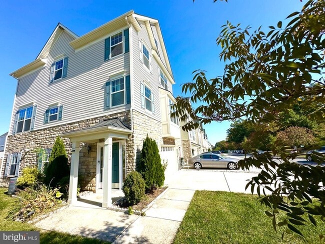 Building Photo - 200 Marina View Ct