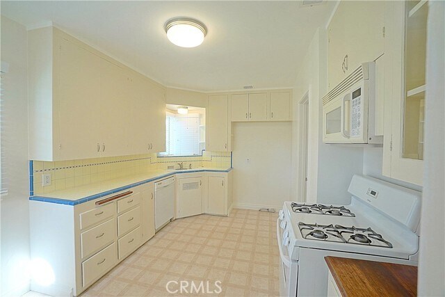 Building Photo - 4285 Oakwood Pl