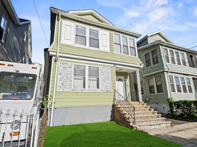 Building Photo - 125 Columbia Ave