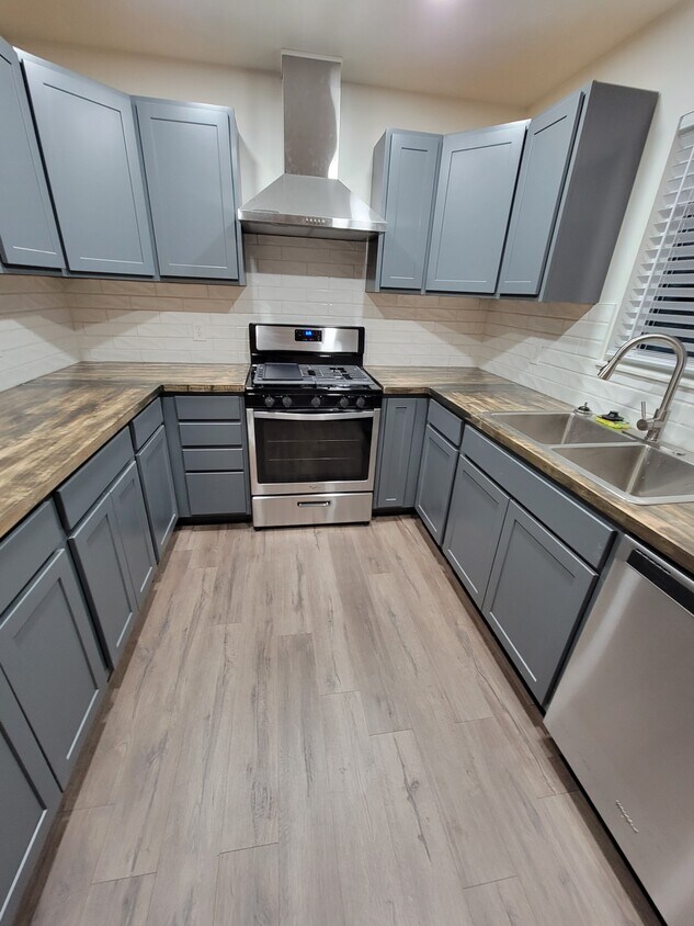 kitchen - 2824 Hall Ave