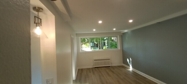1ST FLOOR UNIT - 413 Arlington Av