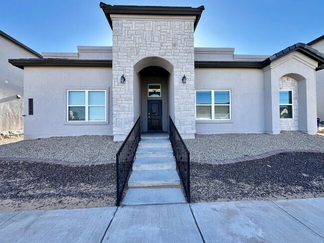 Building Photo - 2232 Sammy Cervantes St