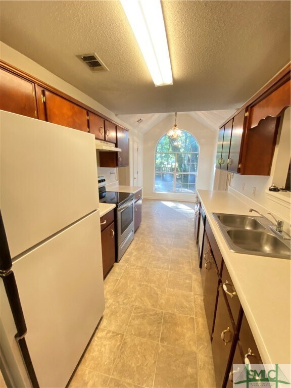 Building Photo - 112 Oak Pointe Trail