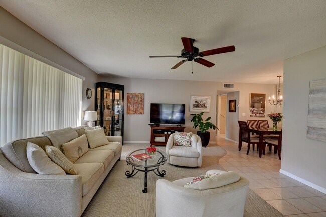 Building Photo - 230 E High Point Ct