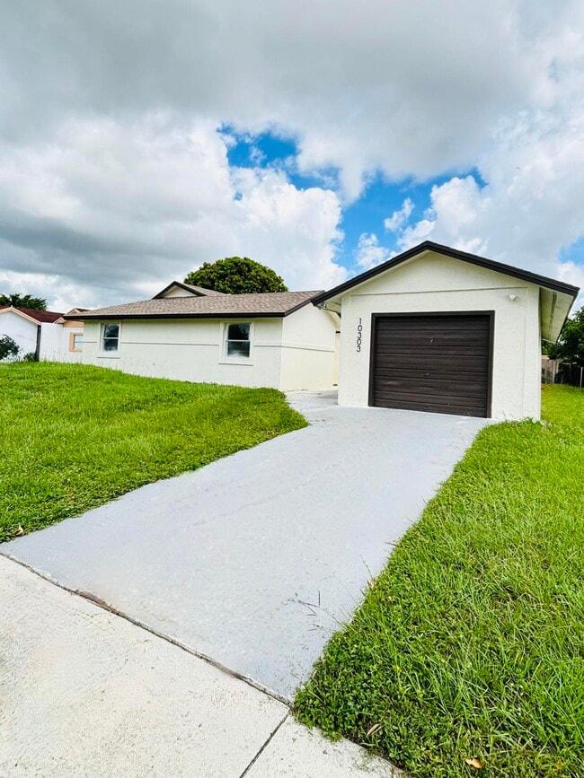 Building Photo - 10303 Pippin Ln