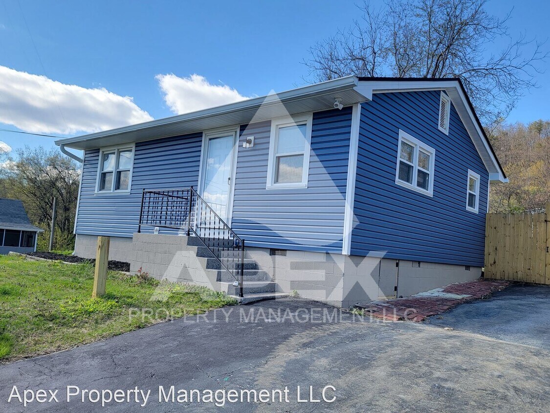 2 br, 1 bath House 227 Chickamauga Ave House Rental in Knoxville