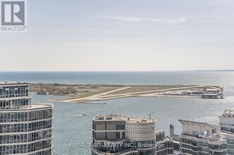 Building Photo - 10 York St