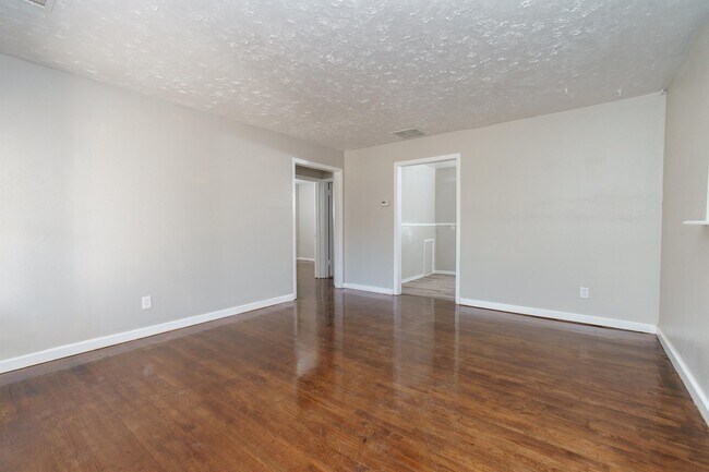 Building Photo - 2749 N Poplar St