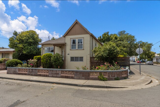 Building Photo - Wonderful 4 Bedroom, 2.5 Bath Home