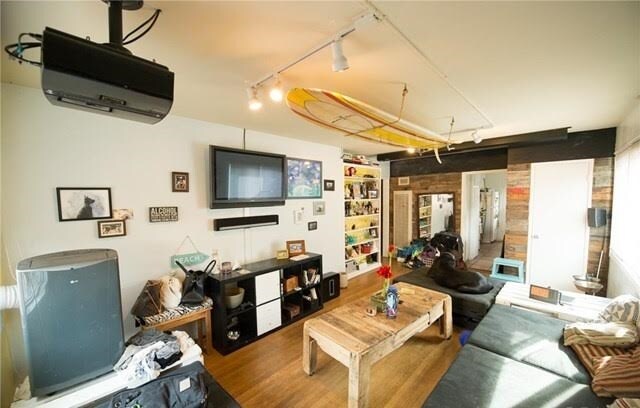 Interior Photo - 102 Paloma Ave