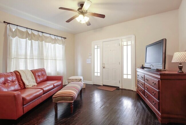 Living Room - 2506 Myrtle St