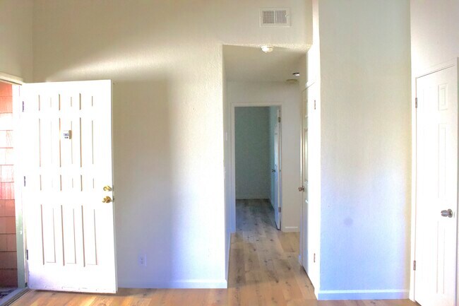 Walkway into Bedrooms - 3415 Pennsylvania Cmn