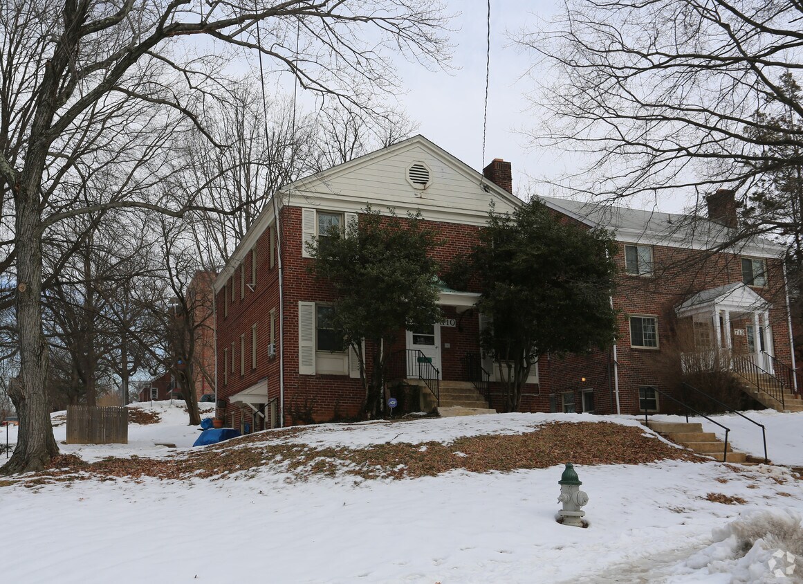 Building Photo - 710 Hudson Ave