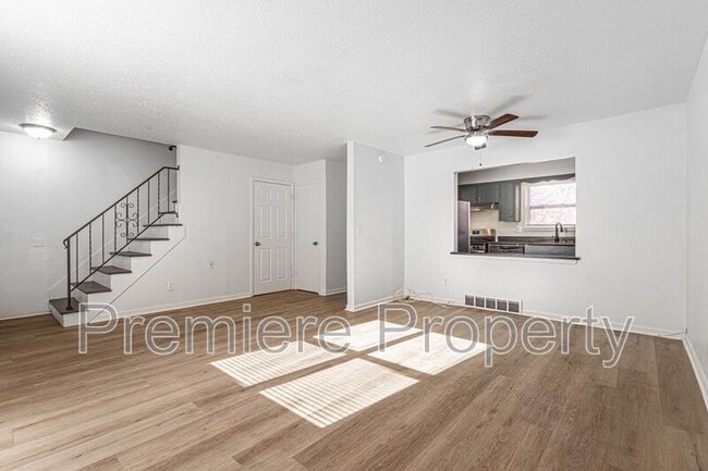 Building Photo - 224 E Hargis St