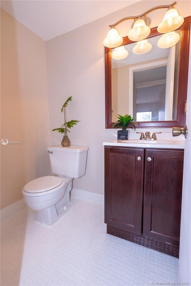 Building Photo - 4035 Swansea Crescent