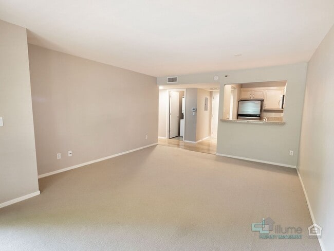 University Park 2 Bd/2 Bth w/parking- water/sewer/trash included! - University Park 2 Bd/2 Bth w/parking- water/sewer/trash included! House