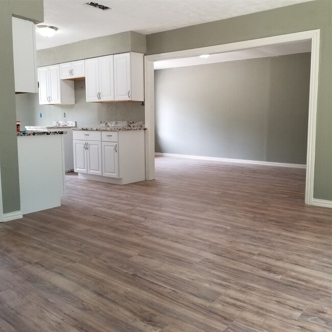 Building Photo - 2026 Beaver Bend Rd