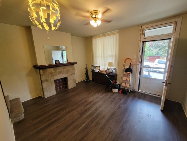 Building Photo - 3103 Tretow St