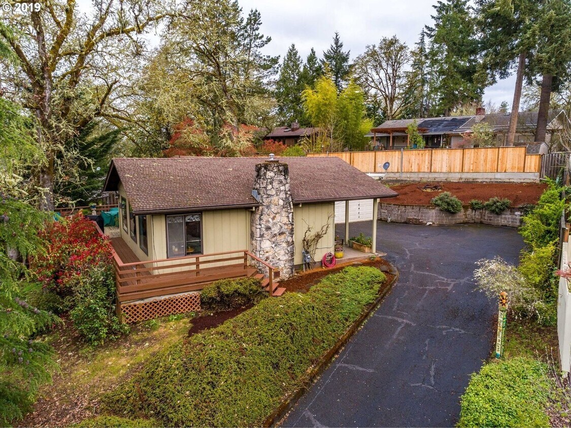 Primary Photo - Beautiful 2 Bedroom House!