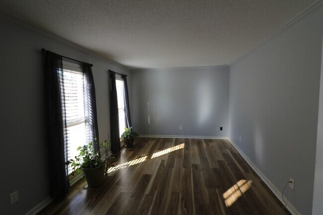Building Photo - 1160 Meadow Oaks Dr NW